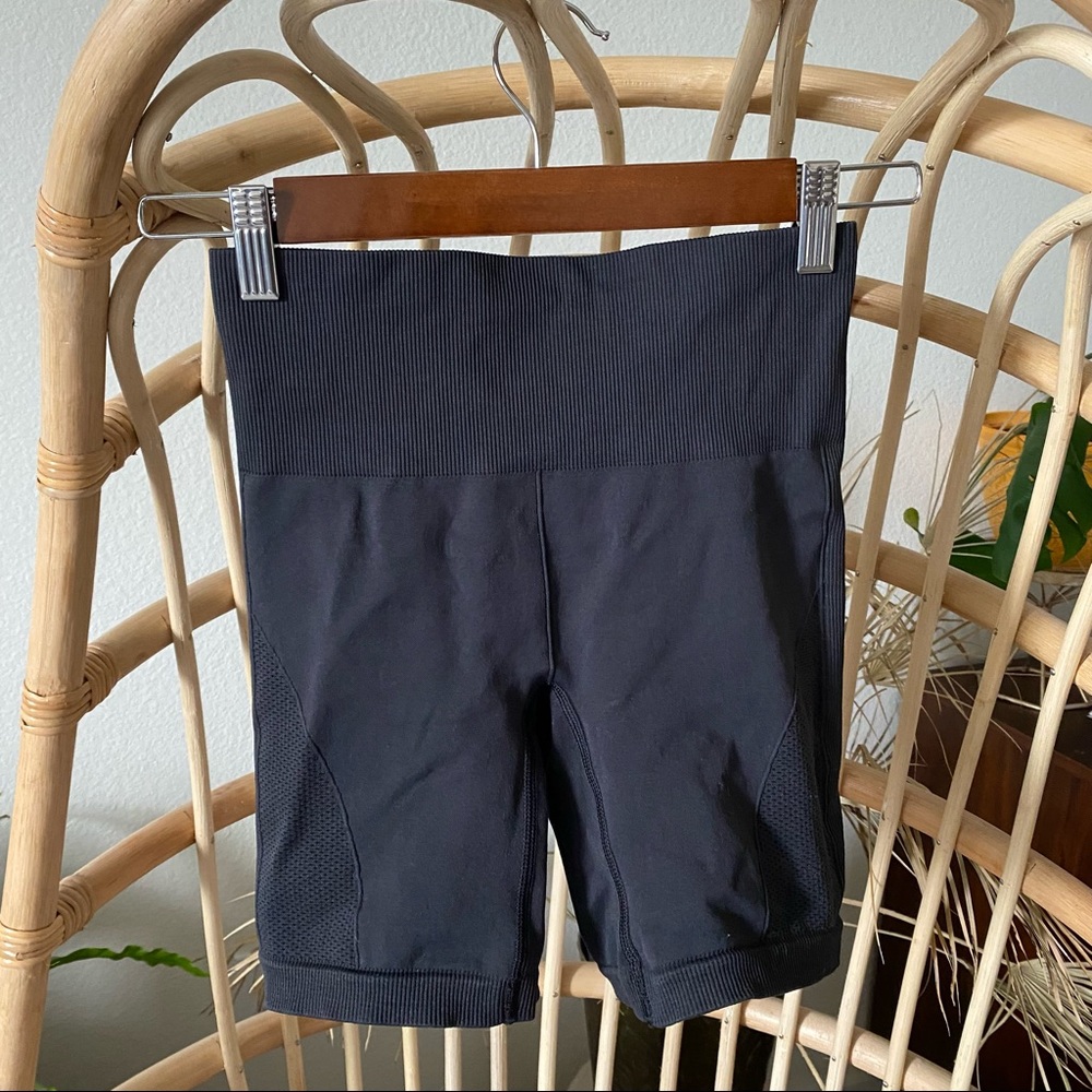 Lululemon High Waisted Compression Shorts (6”)